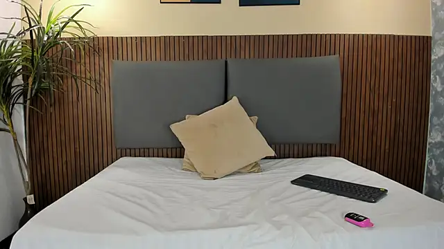 Mia Harvey online show from November 17, 8:20 am