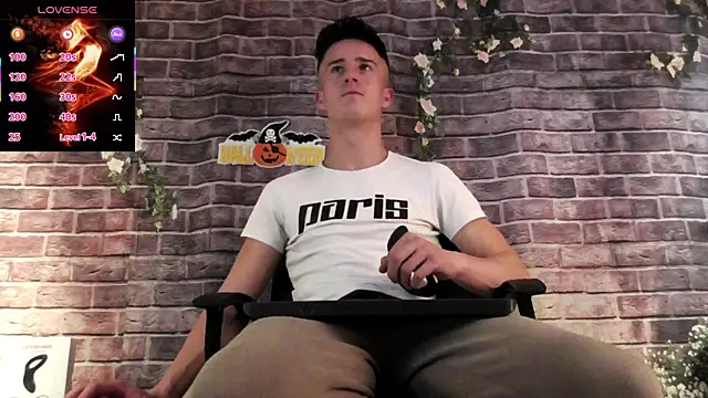 Snapshot of SirReedd chatting on October 31, 5:58 pm SirReedd online show from October 31, 5:58 pm