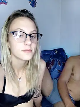 Snapshot of Laurazec chatting on November 1, 7:38 pm Laurazec online show from November 1, 7:38 pm