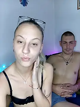 Snapshot of Laurazec chatting on November 3, 8:10 pm Laurazec online show from November 3, 8:10 pm