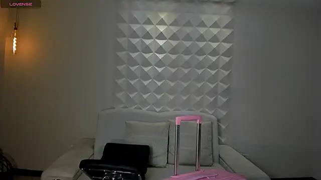 BellaConnorX online show from June 12, 4:00 am