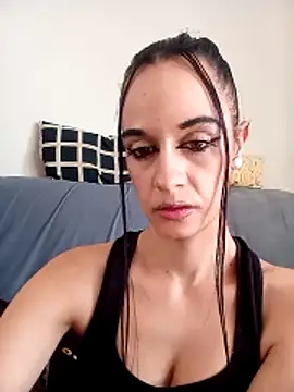 Snapshot of yummy_love chatting on October 31, 2:18 pm yummy love online show from October 31, 2:18 pm