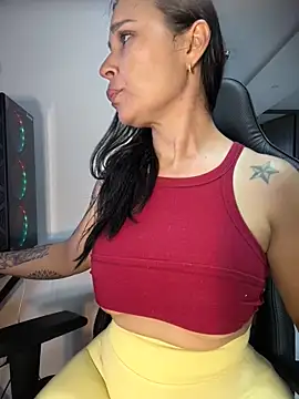 Natural BIGASS Nina online show from June 9, 10:10 pm