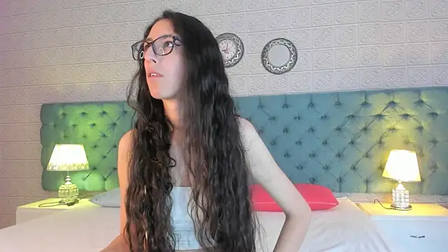 Snapshot of GirafMusic chatting on March 17, 1:36 pm GirafMusic online show from March 17, 1:36 pm