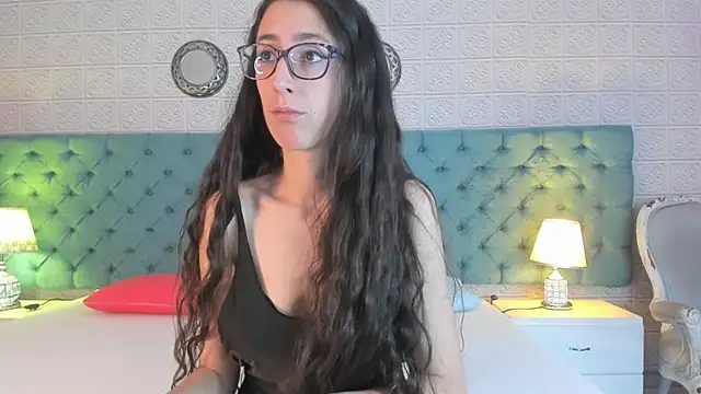 Snapshot of GirafMusic chatting on March 19, 1:26 pm GirafMusic online show from March 19, 1:26 pm