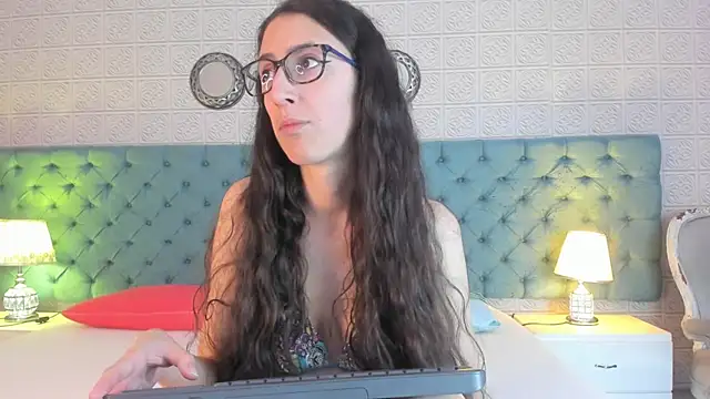 Snapshot of GirafMusic chatting on March 20, 1:38 pm GirafMusic online show from March 20, 1:38 pm