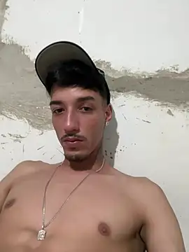 Snapshot of gustavobcrr chatting on April 1, 3:18 am gustavobcrr online show from April 1, 3:18 am