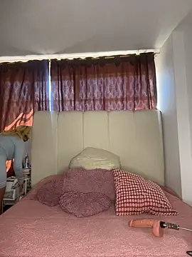 Elina Hills online show from May 9, 2:22 pm