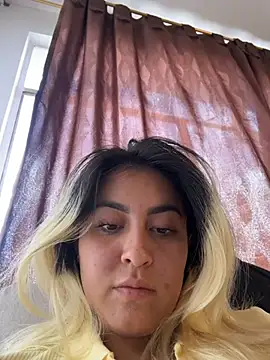 Elina Hills online show from May 15, 6:04 pm