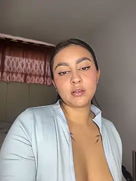 Elina Hills online show from May 26, 8:05 pm