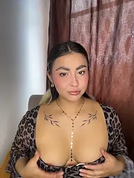 Elina Hills online show from June 6, 8:13 pm