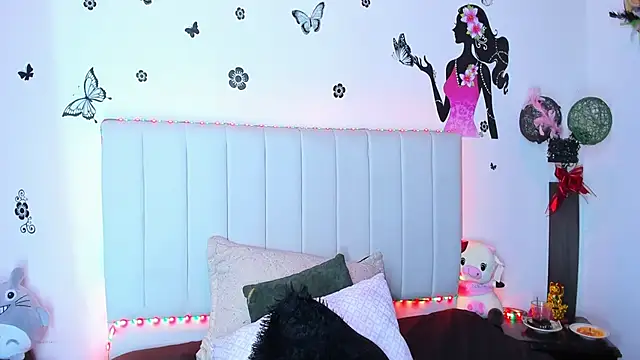 Snapshot of melani_ferraraa_ chatting on February 24, 3:48 am melani ferraraa online show from February 24, 3:48 am