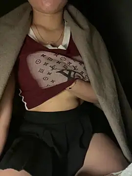 lylyyou online show from December 15, 12:09 pm