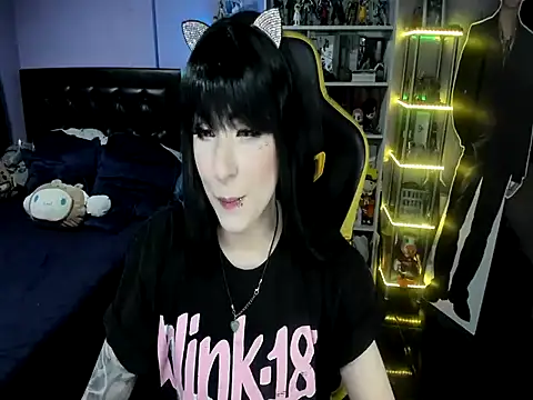 Snapshot of Yummy_dark chatting on November 2, 5:54 am Yummy dark online show from November 2, 5:54 am