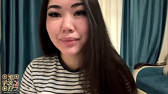 Snapshot of APRYLSUN chatting on November 1, 2:35 am APRYLSUN online show from November 1, 2:35 am