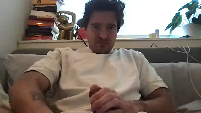 Snapshot of dutchpieter95 chatting on March 7, 8:55 am dutchpieter95 online show from March 7, 8:55 am