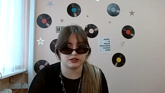 Snapshot of Dance__Queen chatting on October 31, 11:55 am Dance Queen online show from October 31, 11:55 am