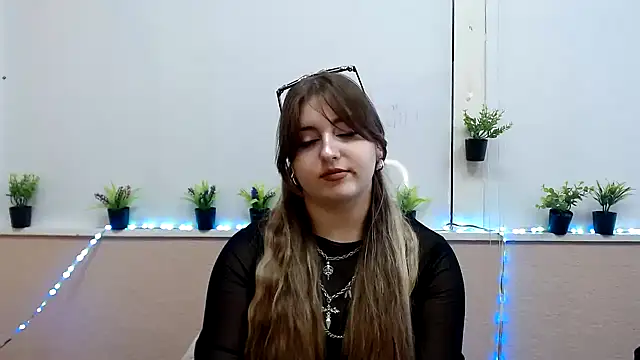 Snapshot of Dance__Queen chatting on November 3, 11:55 am Dance Queen online show from November 3, 11:55 am