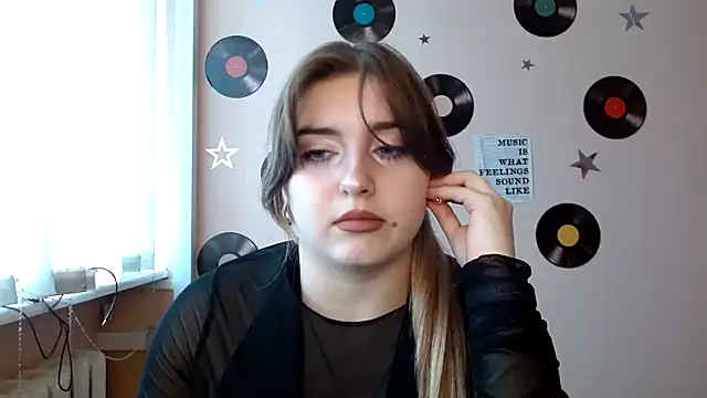 Snapshot of Dance__Queen chatting on November 4, 10:36 am Dance Queen online show from November 4, 10:36 am