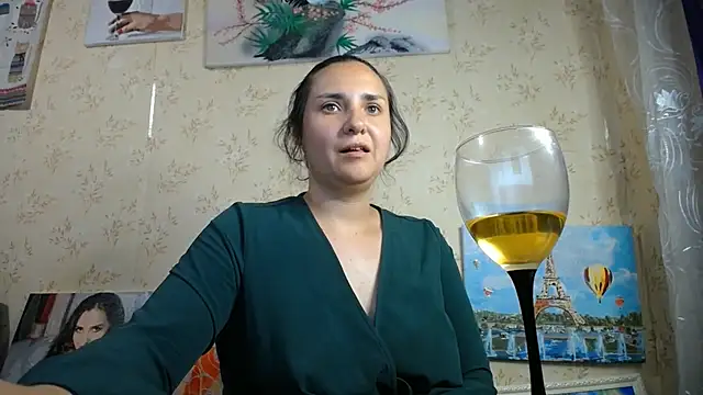Snapshot of VoulezVous_Angel chatting on June 5, 6:24 pm VoulezVous Angel online show from June 5, 6:24 pm
