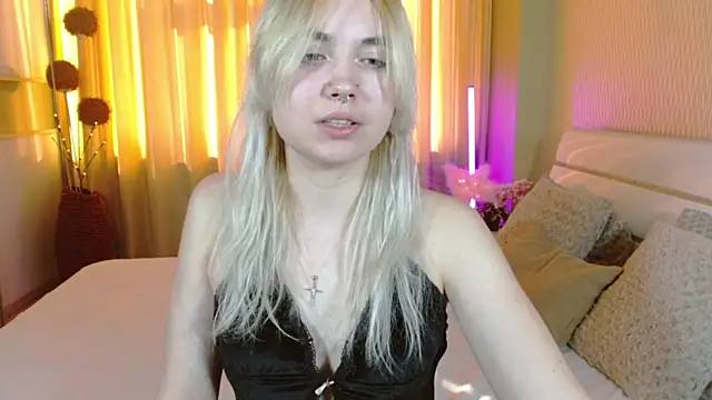 Snapshot of RiskIrina chatting on October 31, 9:21 am RiskIrina online show from October 31, 9:21 am