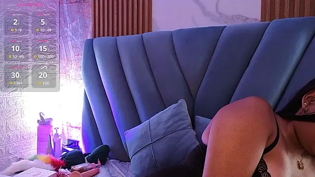 amarahanks1 online show from February 3, 2:10 am