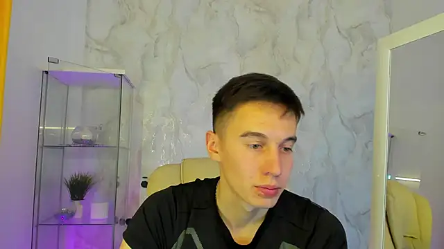 Snapshot of MarkKullen chatting on November 3, 5:03 pm MarkKullen online show from November 3, 5:03 pm