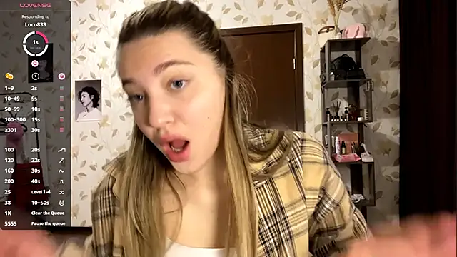 OrethaEredia online show from November 28, 6:54 pm