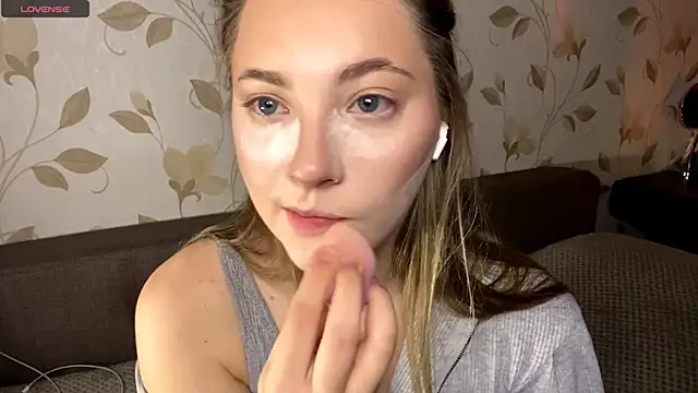 OrethaEredia online show from December 2, 5:30 pm