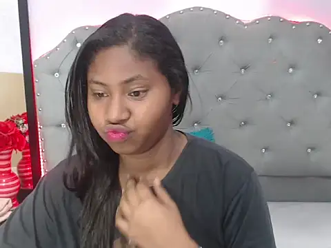 Snapshot of valentinavega18x chatting on November 18, 3:01 am valentinavega18x online show from November 18, 3:01 am