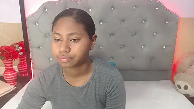 Snapshot of valentinavega18x chatting on November 22, 4:33 am valentinavega18x online show from November 22, 4:33 am