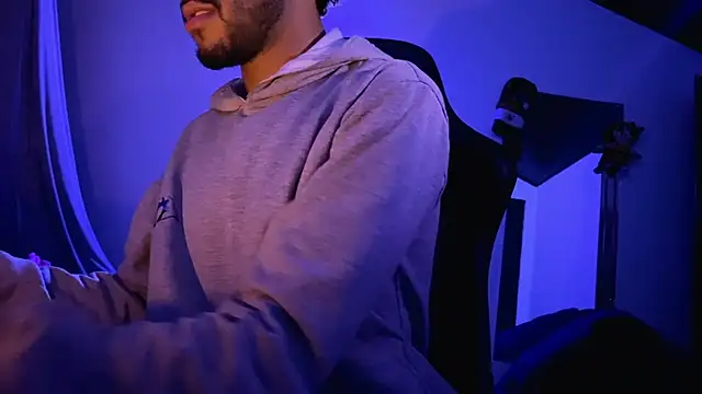 Snapshot of 3v1l chatting on November 27, 3:41 am 3v1l online show from November 27, 3:41 am