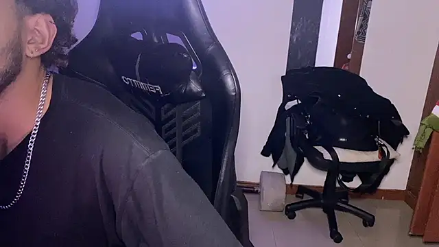 Snapshot of 3v1l chatting on November 30, 11:31 pm 3v1l online show from November 30, 11:31 pm