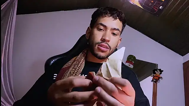 Snapshot of 3v1l chatting on December 21, 9:11 pm 3v1l online show from December 21, 9:11 pm