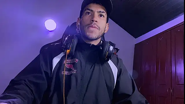 Snapshot of 3v1l chatting on January 6, 12:03 am 3v1l online show from January 6, 12:03 am