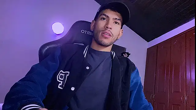 Snapshot of 3v1l chatting on January 6, 9:50 pm 3v1l online show from January 6, 9:50 pm