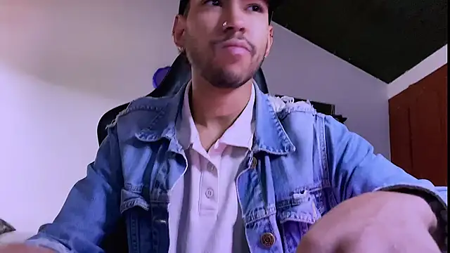 Snapshot of 3v1l chatting on January 9, 8:10 pm 3v1l online show from January 9, 8:10 pm