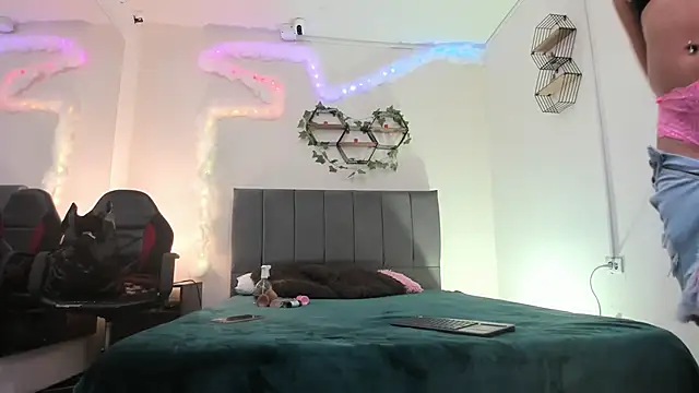 Lucerop  online show from November 23, 3:39 am