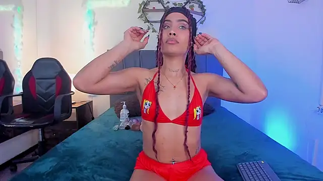 Snapshot of Lucerop_ chatting on February 12, 3:34 am Lucerop online show from February 12, 3:34 am