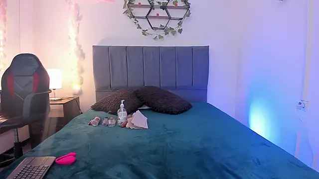 Snapshot of Lucerop_ chatting on March 5, 3:46 am Lucerop online show from March 5, 3:46 am