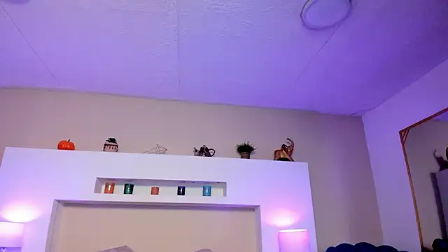 Sophie Russell  online show from December 4, 4:33 am