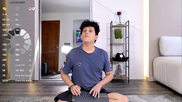 Snapshot of DamianVice chatting on November 1, 2:08 pm DamianVice online show from November 1, 2:08 pm