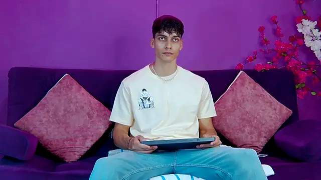 AlessioVitale online show from November 28, 12:19 pm