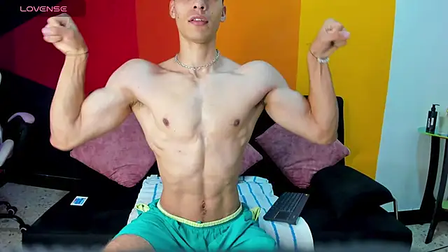 AlessioVitale online show from December 3, 12:03 pm