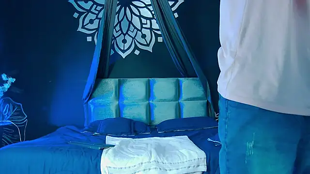 AlessioVitale online show from December 22, 12:02 pm