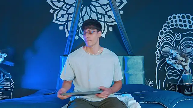 AlessioVitale online show from January 7, 12:29 pm