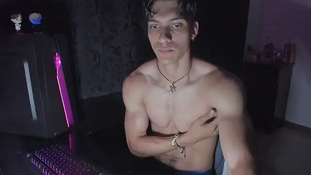 Snapshot of AlessioVitale chatting on March 29, 10:26 am AlessioVitale online show from March 29, 10:26 am