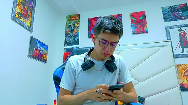 Snapshot of NICK_VERS chatting on December 16, 8:47 pm NICK VERS online show from December 16, 8:47 pm