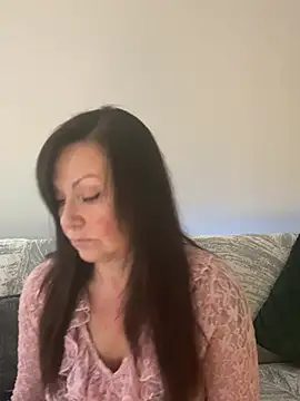 HotLdyllic online show from March 6, 5:20 pm