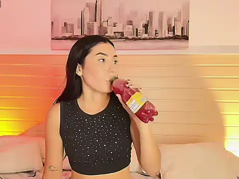 Snapshot of Madisonkay chatting on December 17, 7:09 pm Madisonkay online show from December 17, 7:09 pm